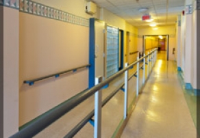 Corridors avec barre d'appui