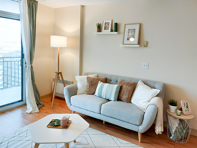 Les Résidences Soleil Manoir St-Léonard_Appartement modèle 2-12_salon