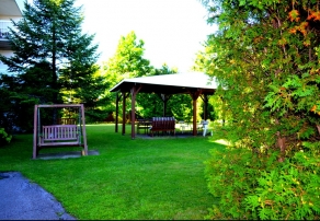 Balançoire et pergola