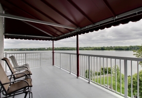 Balcon du 4e étage avec vue sur la rivière