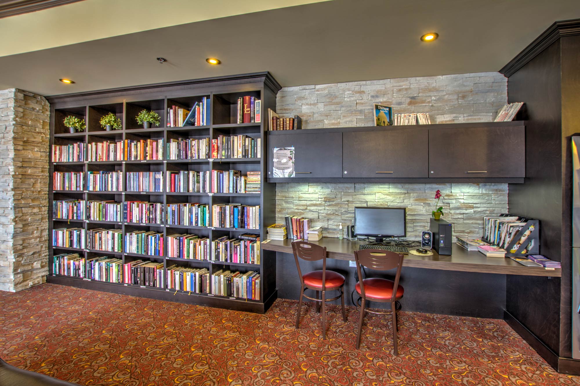 Salon internet et bibliothèque