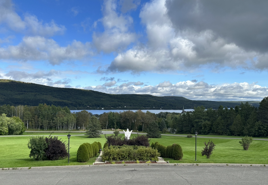 Résidence Domaine Lac au Saumon inc., Résidence à LacauSaumon, Bas