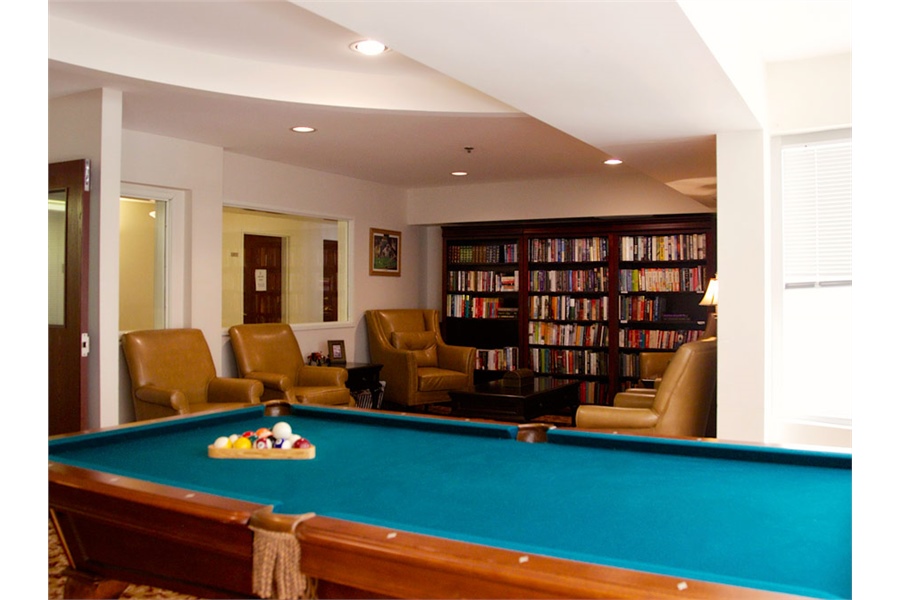 Salle de billard et de lecture