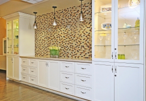 Buffet à vaisselle et ustensiles