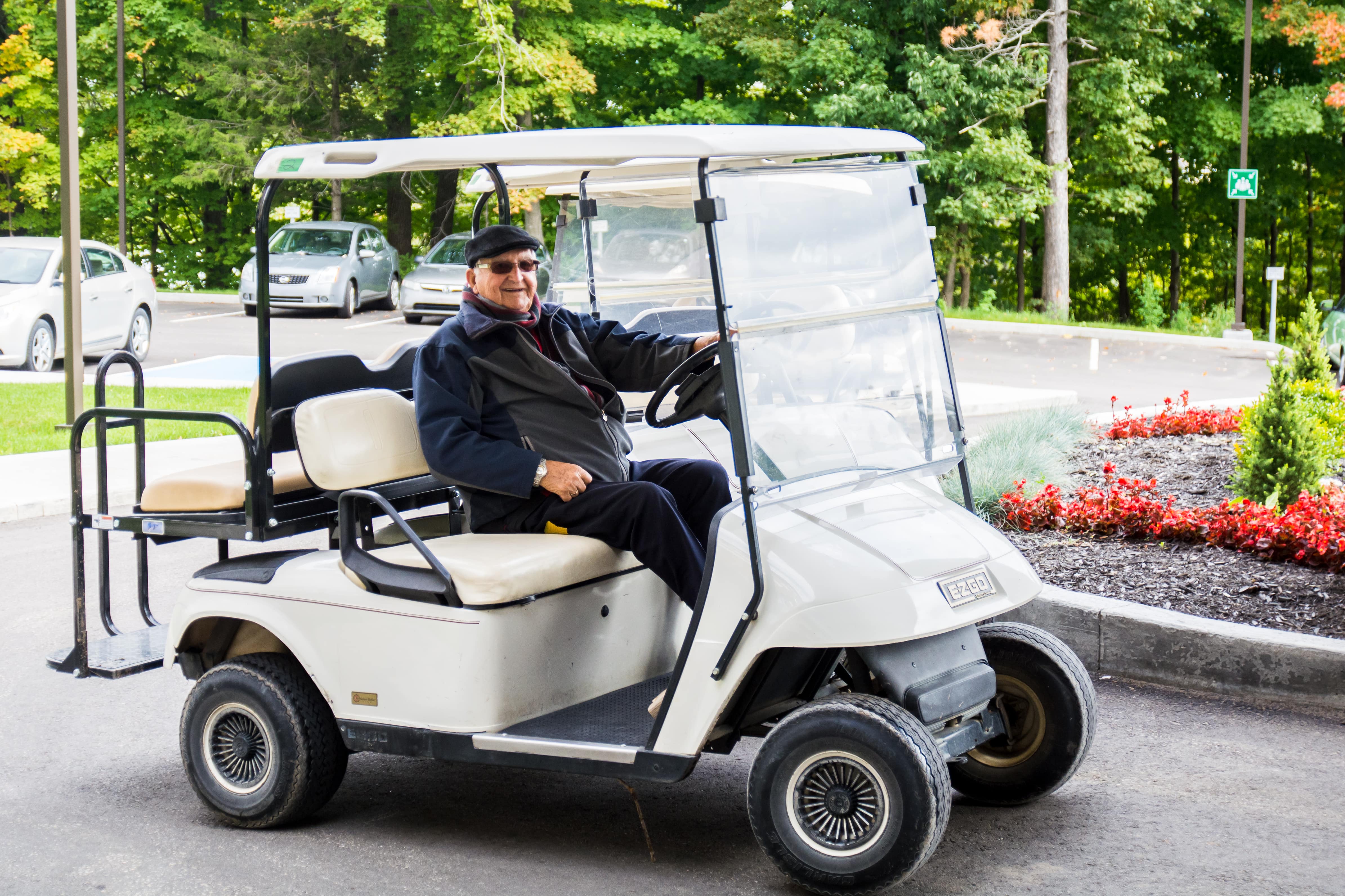 Voiturette de golf disponible