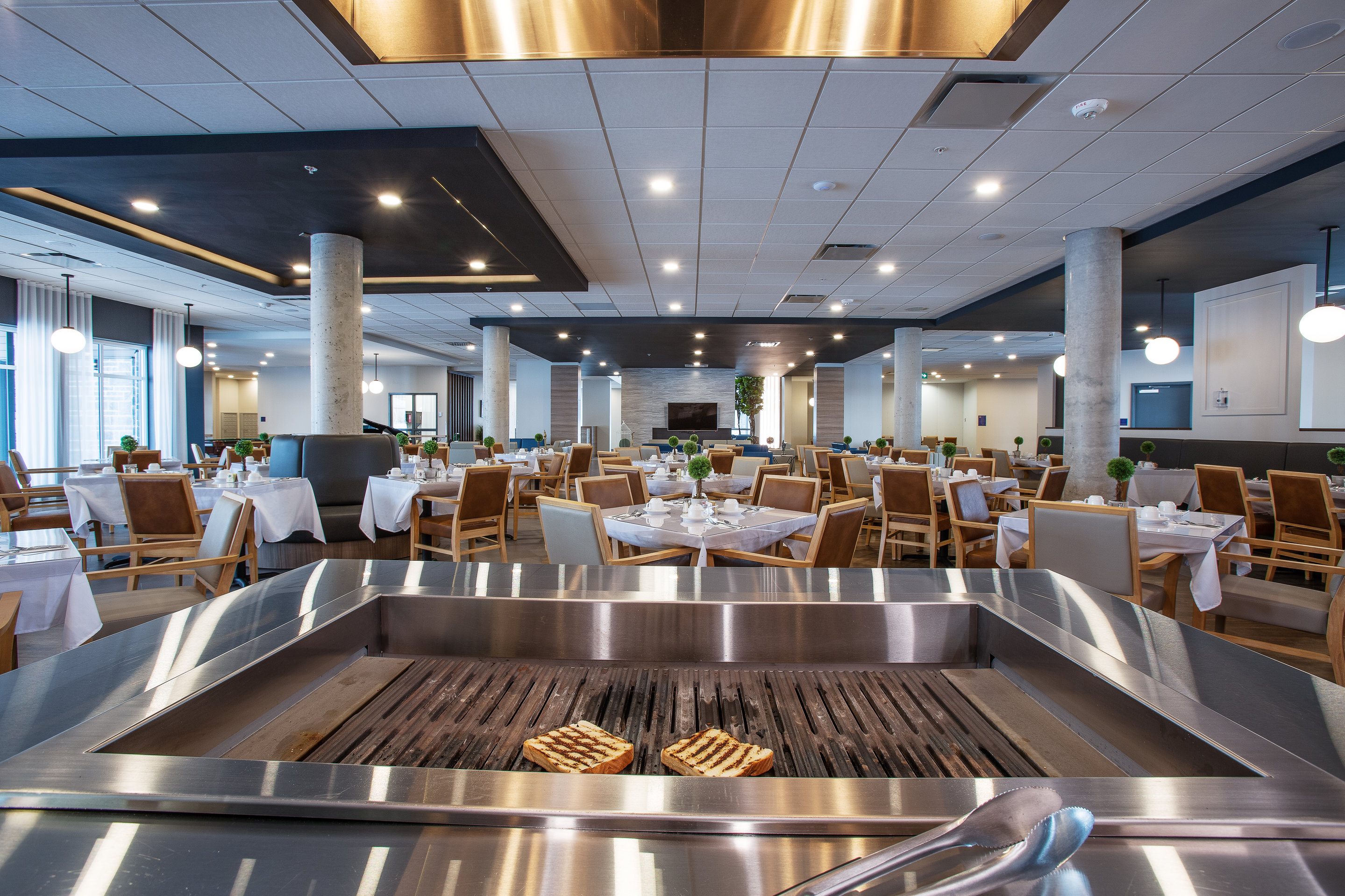 Salle à manger vue du bar à pain