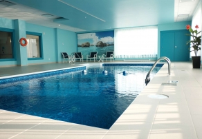 piscine intérieure