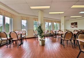 Autre section de la salle à manger