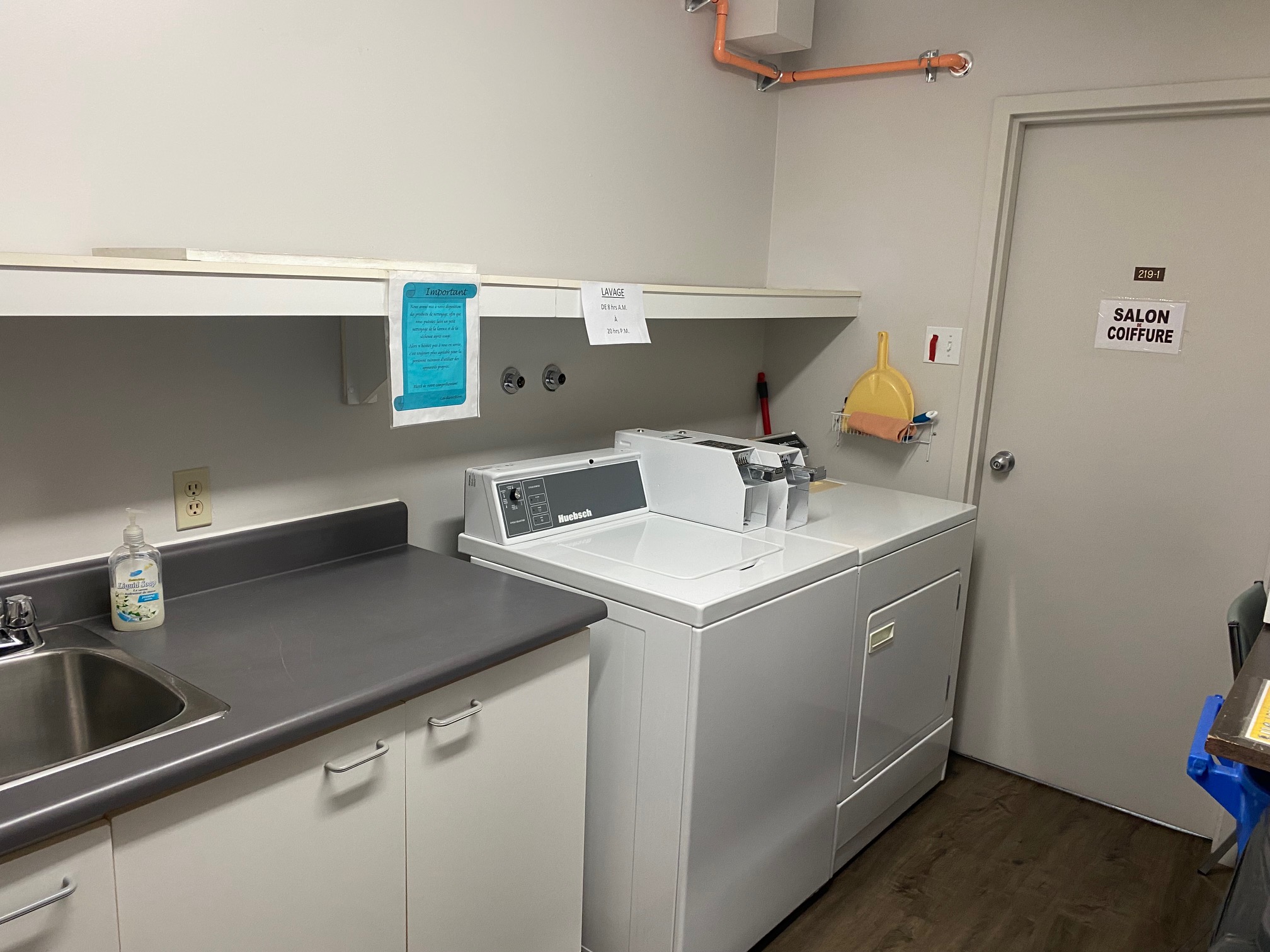 Salle de lavage commune