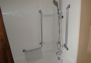 salle de bain a l'etage refait a neuf
